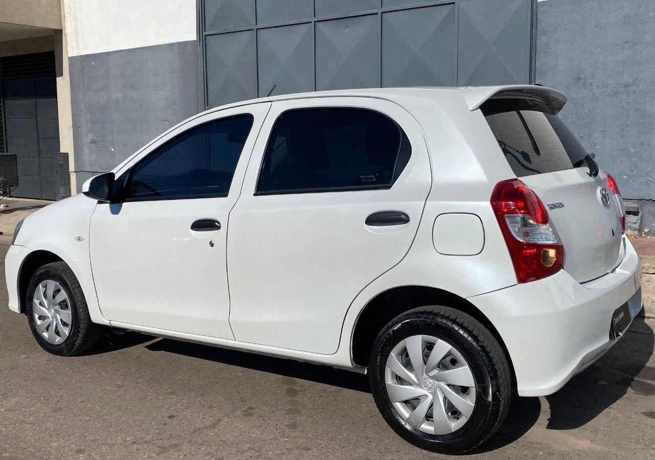 Toyota Etios Usado Financiado en Mendoza, deRuedas