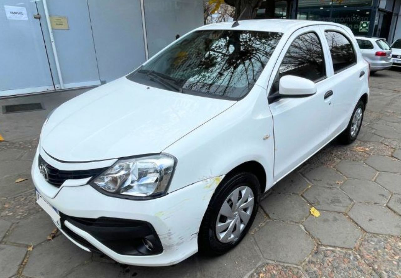 Toyota Etios Usada en Mendoza, deRuedas