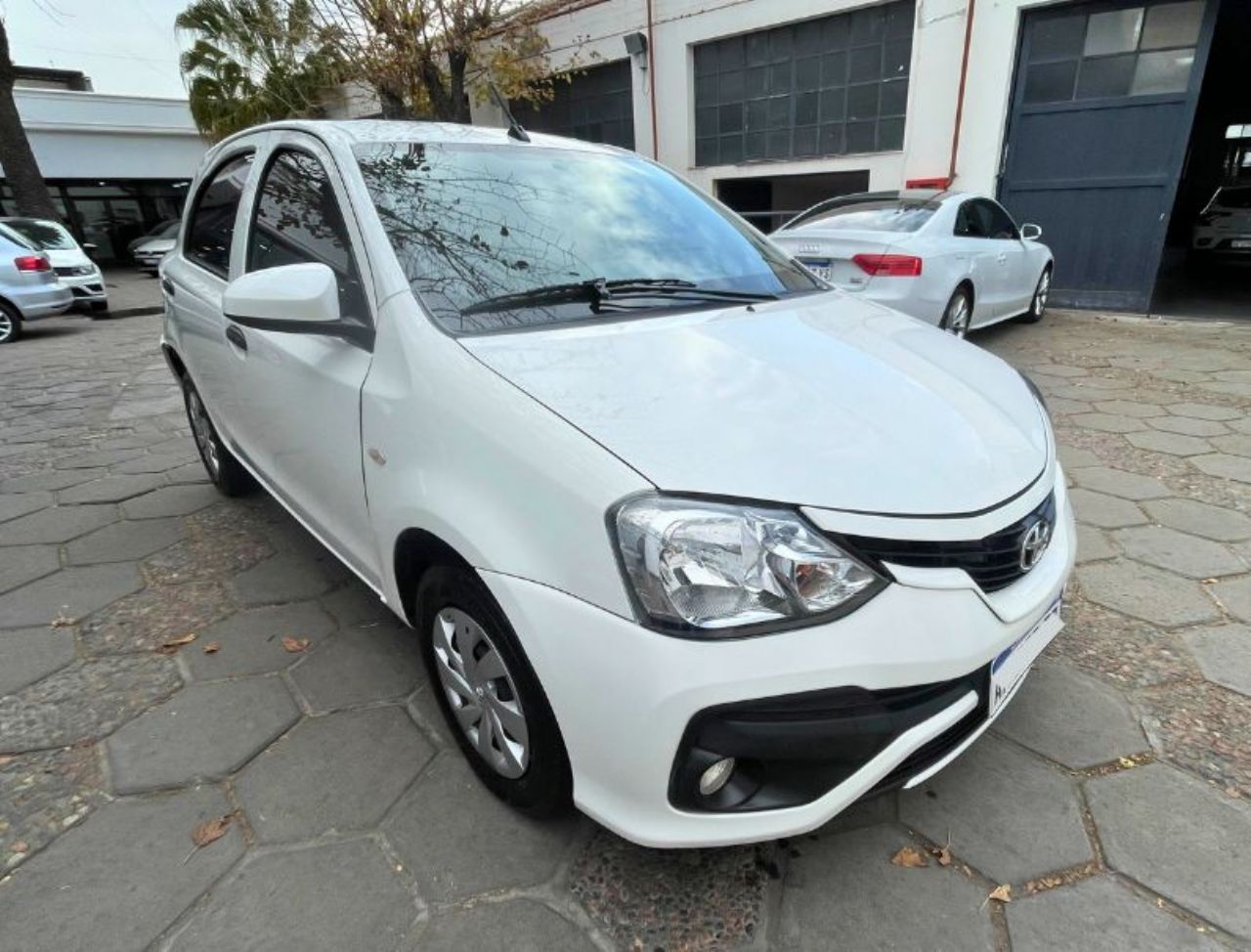 Toyota Etios Usada en Mendoza, deRuedas