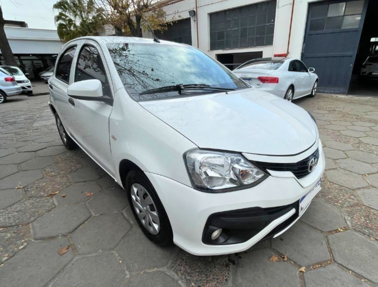 Toyota Etios Usada en Mendoza, deRuedas