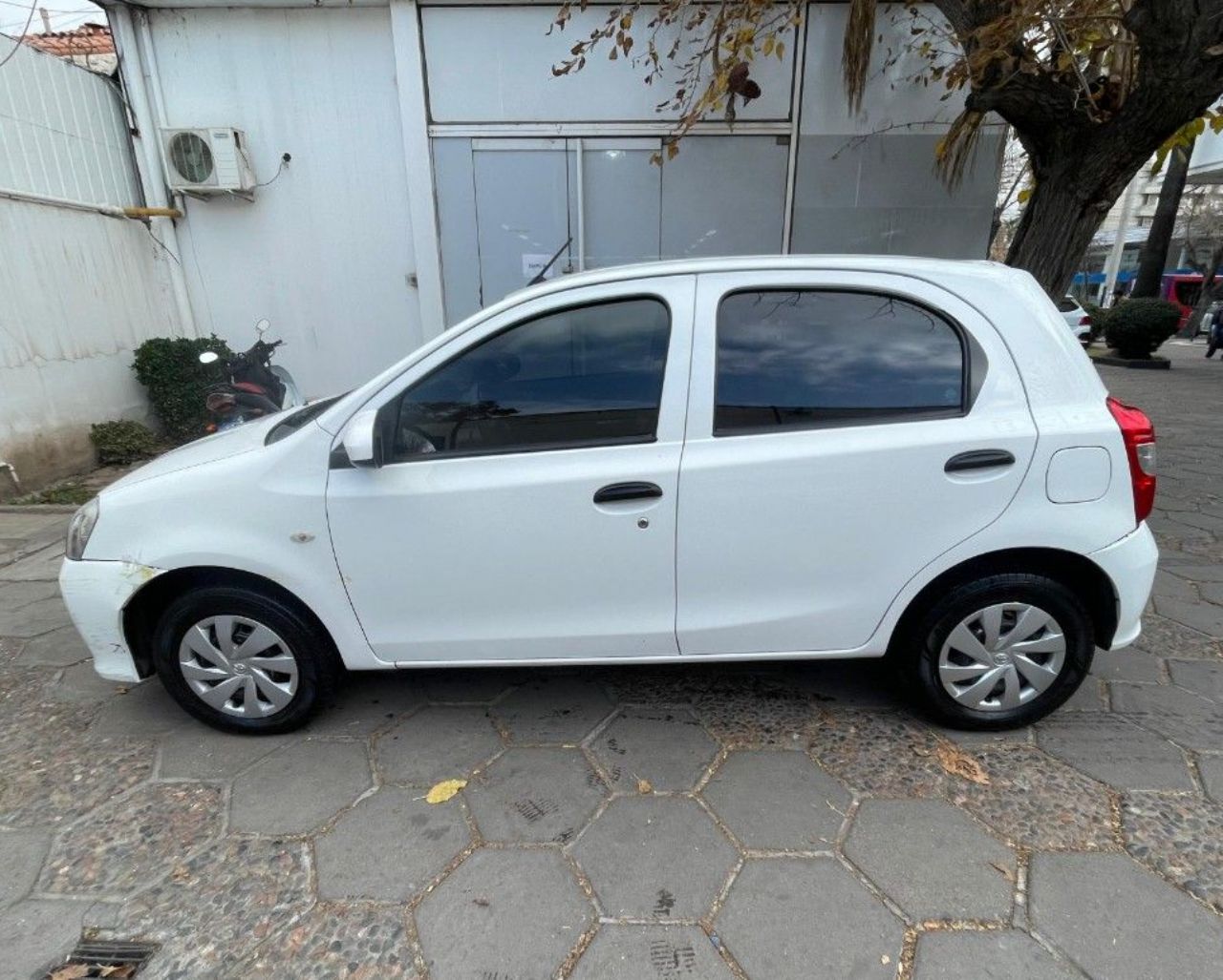 Toyota Etios Usada en Mendoza, deRuedas