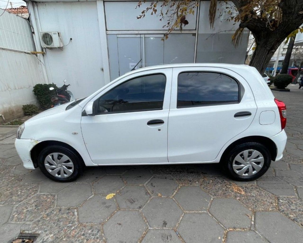 Toyota Etios Usada en Mendoza, deRuedas