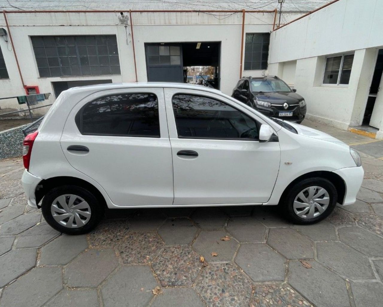 Toyota Etios Usada en Mendoza, deRuedas