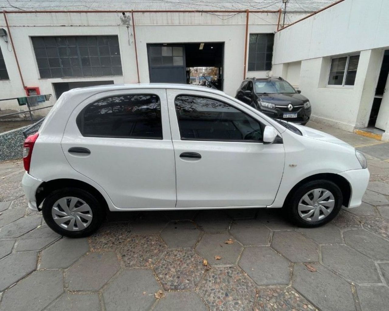 Toyota Etios Usada en Mendoza, deRuedas