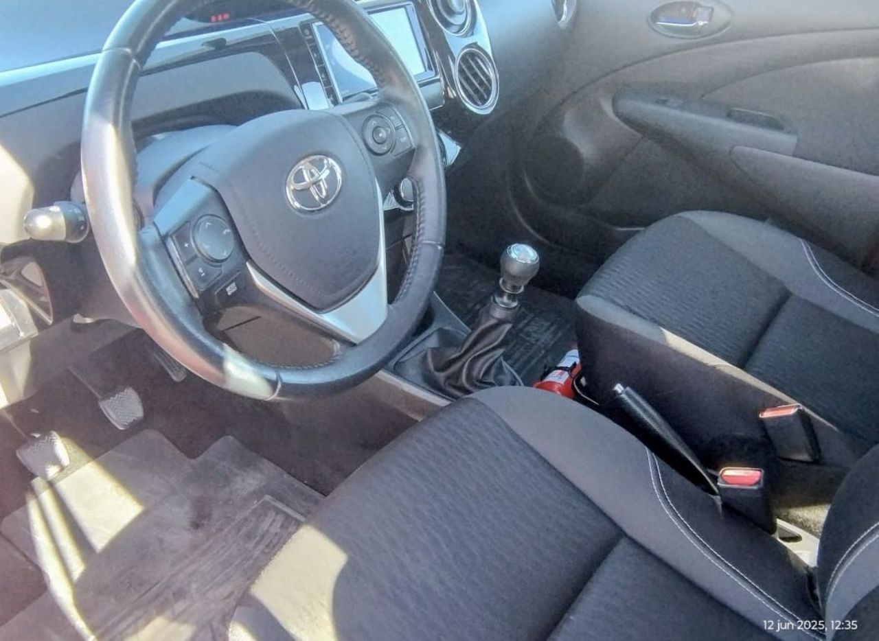 Toyota Etios Usado Financiado en Córdoba, deRuedas