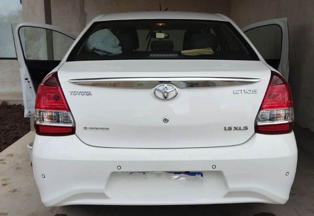 Toyota Etios Usado en Córdoba, deRuedas