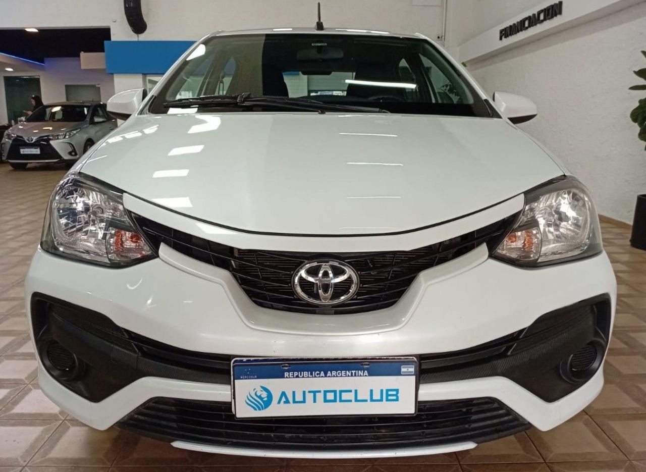 Toyota Etios Usado Financiado en Córdoba, deRuedas