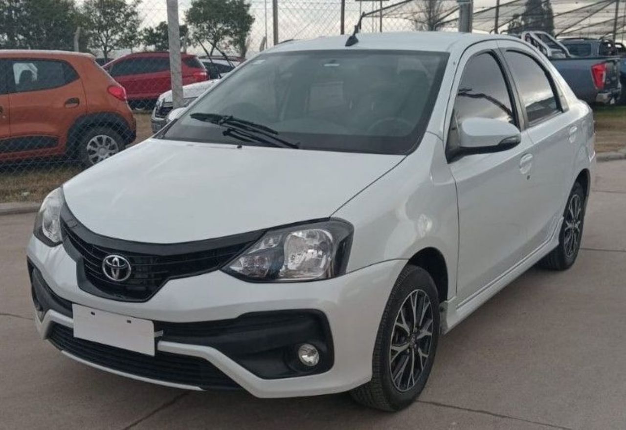 Toyota Etios Usado Financiado en Córdoba, deRuedas