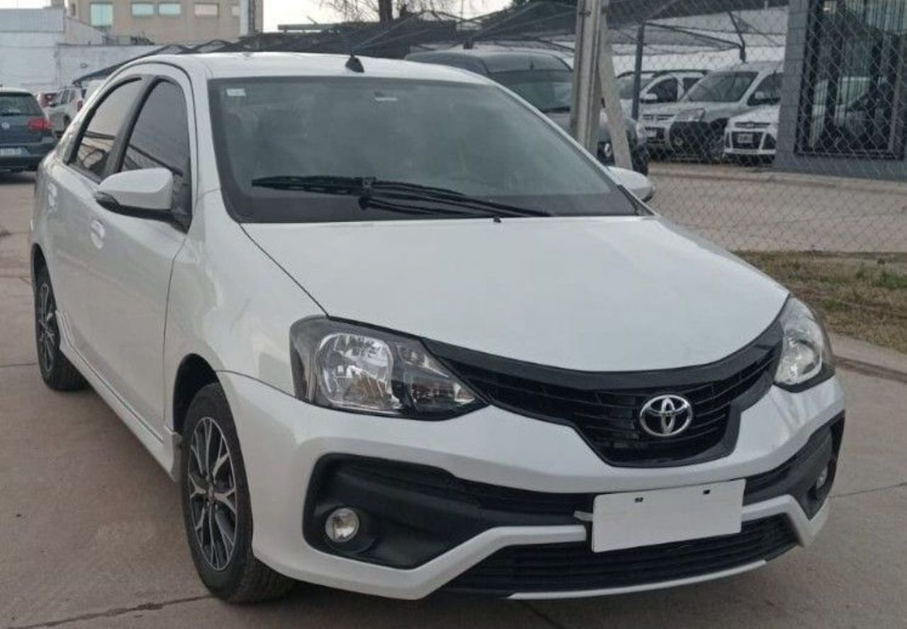 Toyota Etios Usado Financiado en Córdoba, deRuedas
