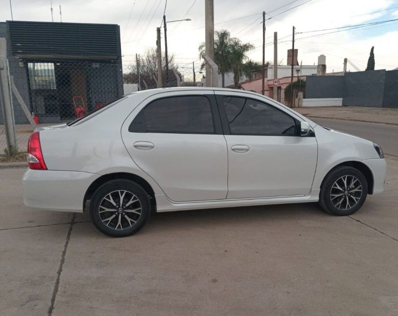 Toyota Etios Usado Financiado en Córdoba, deRuedas