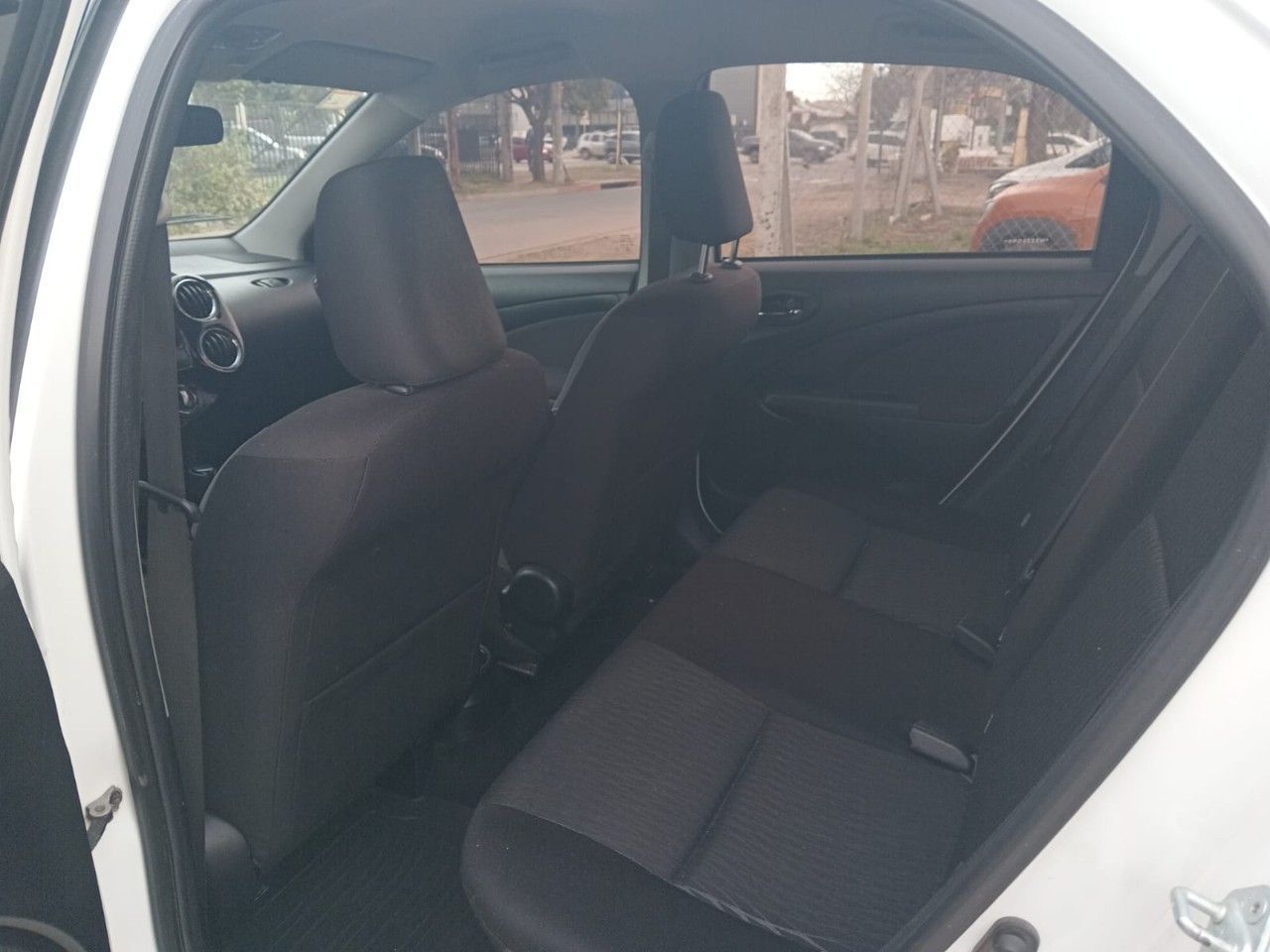 Toyota Etios Usado Financiado en Córdoba, deRuedas