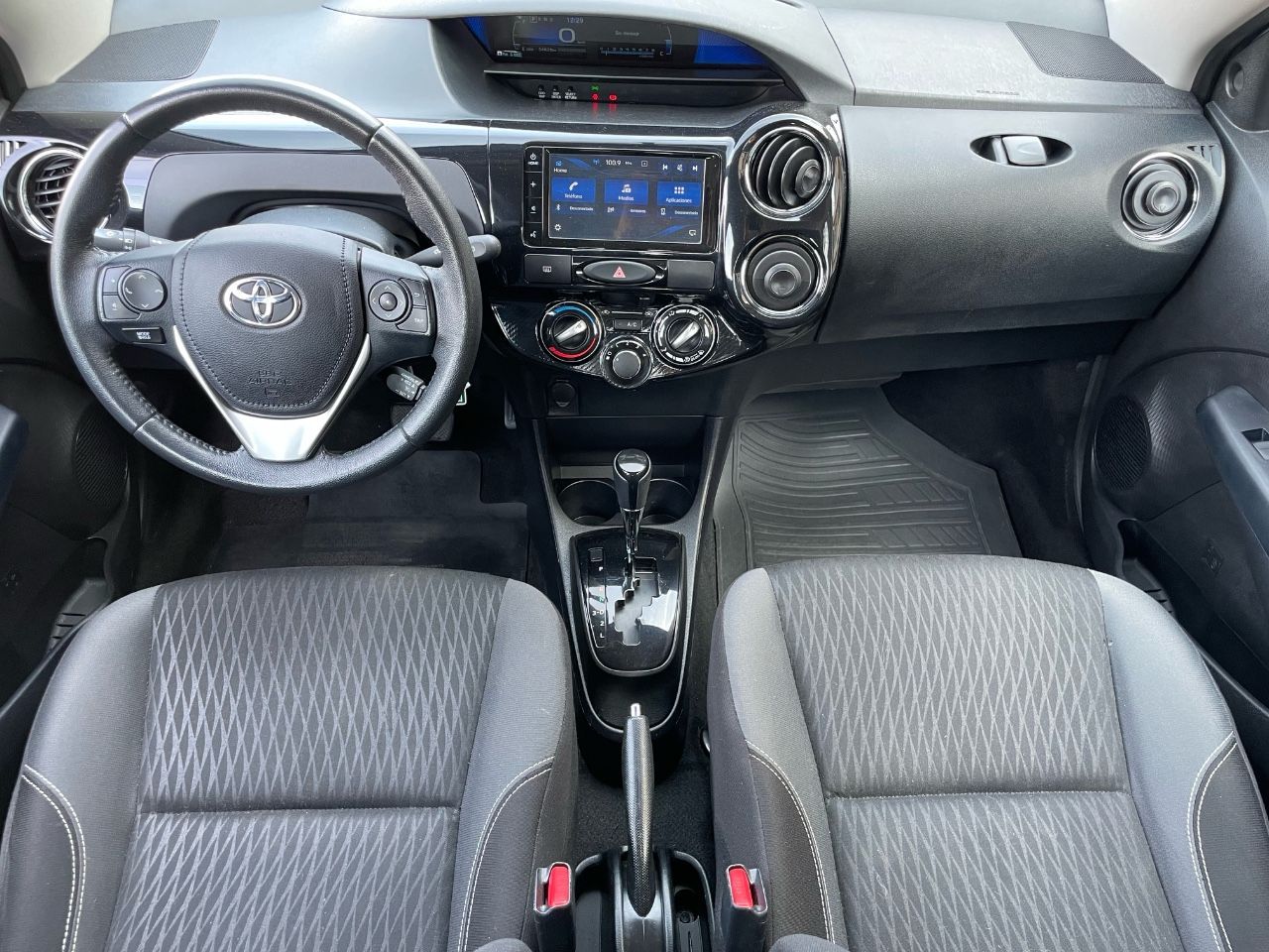 Toyota Etios Usado Financiado en Mendoza, deRuedas