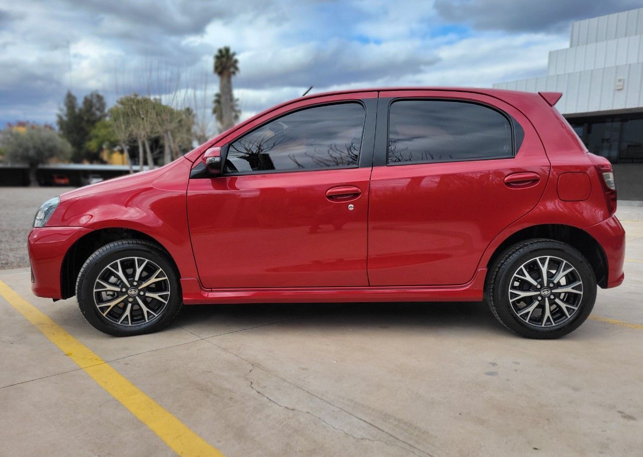 Toyota Etios Usado en Mendoza, deRuedas