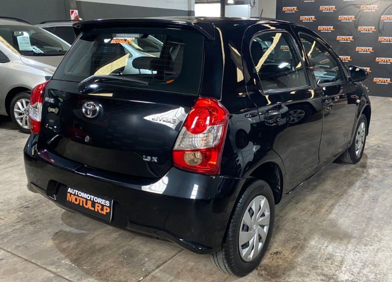 Toyota Etios Usado en Mendoza, deRuedas