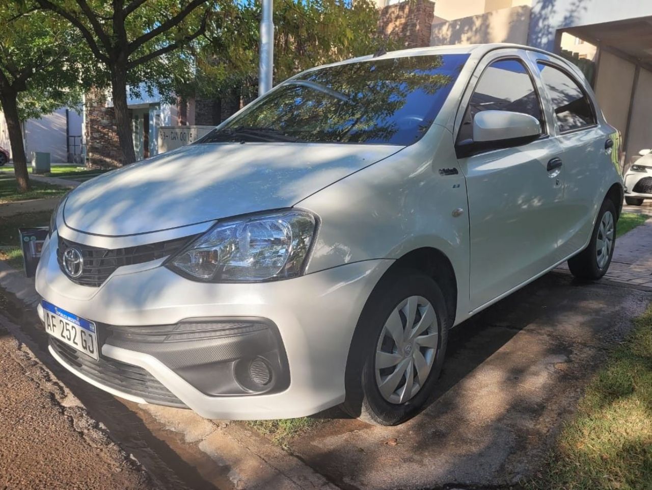 Toyota Etios Usado Financiado en Mendoza, deRuedas