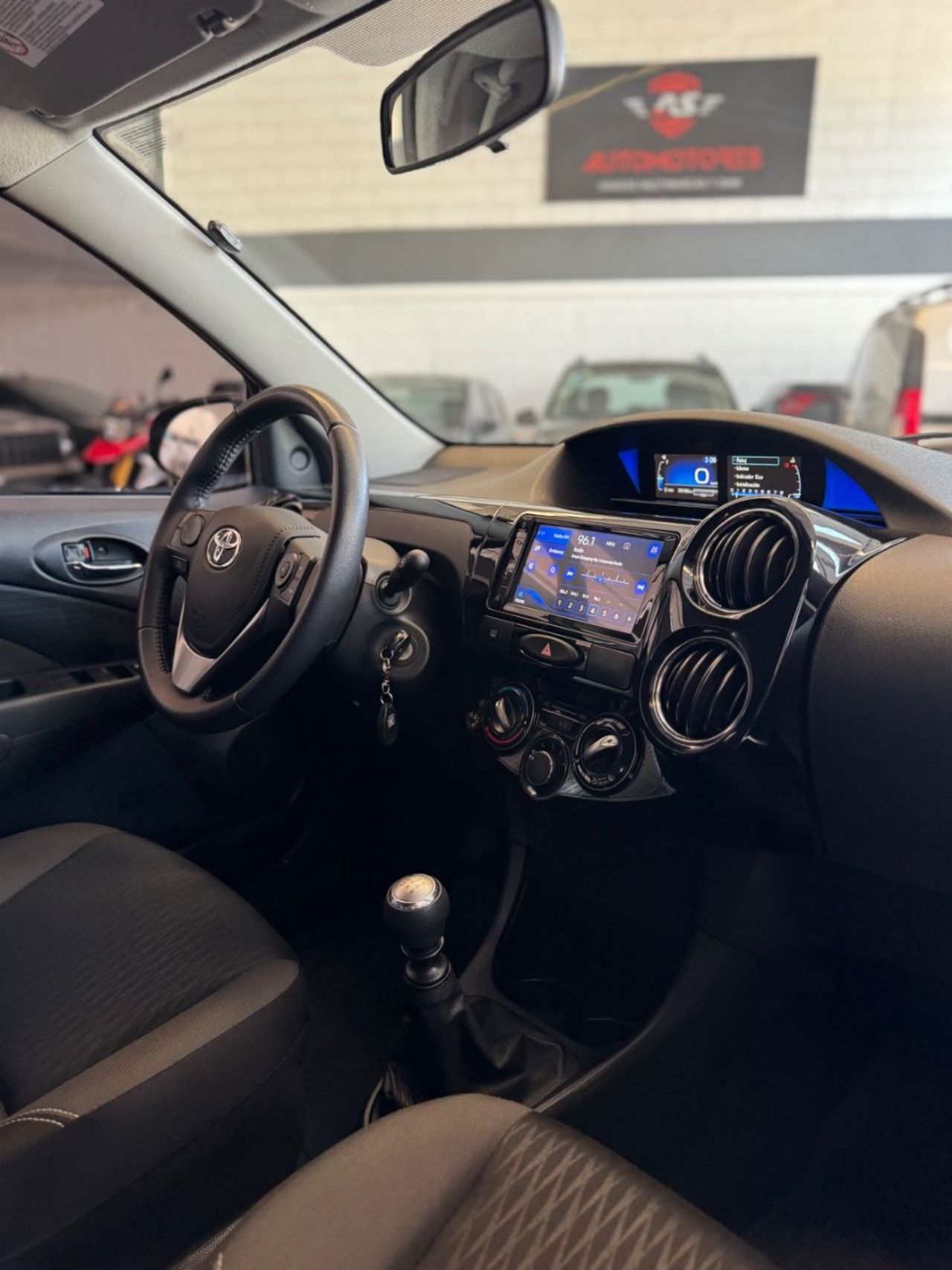 Toyota Etios Usado Financiado en Córdoba, deRuedas
