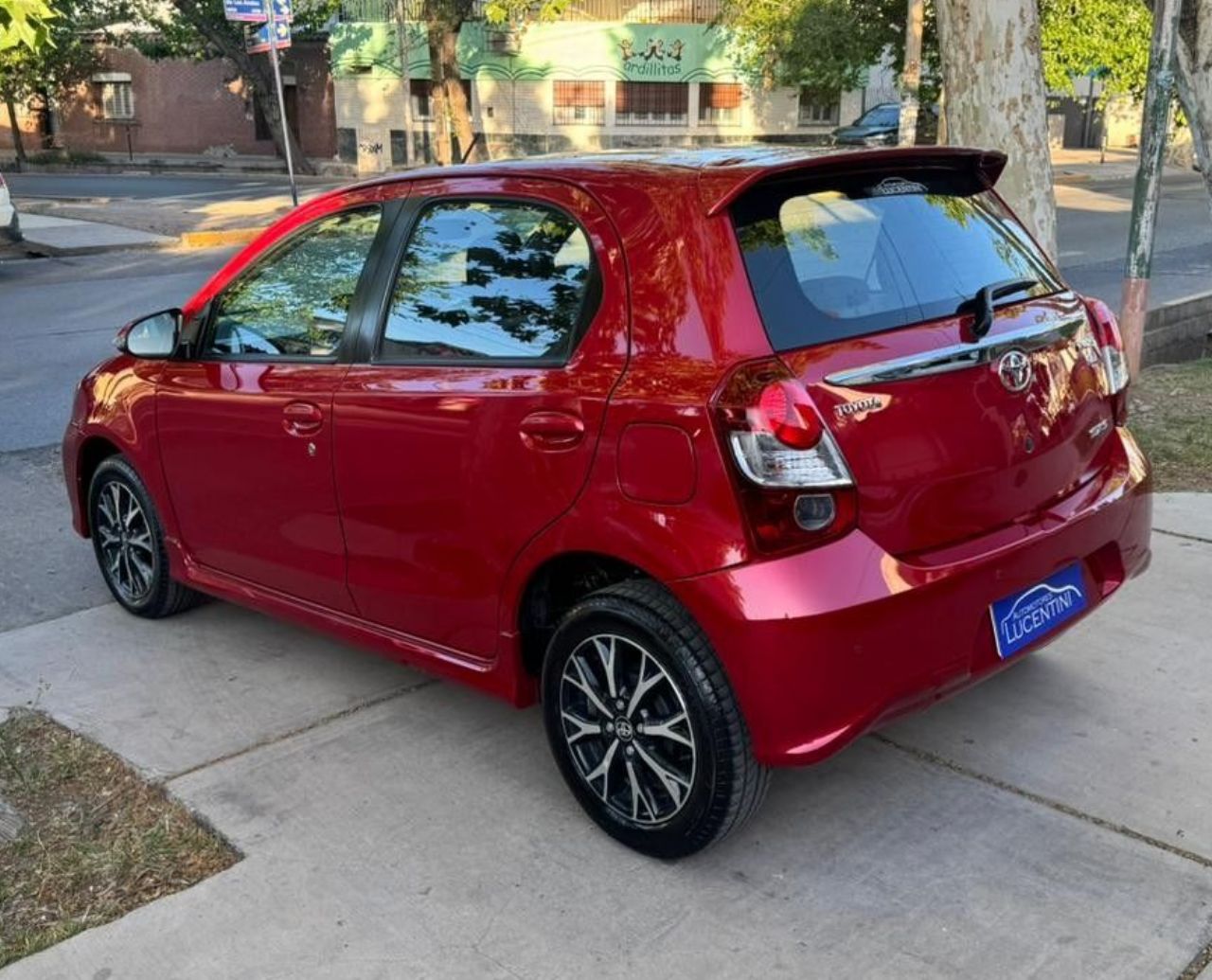 Toyota Etios Usado Financiado en Mendoza, deRuedas