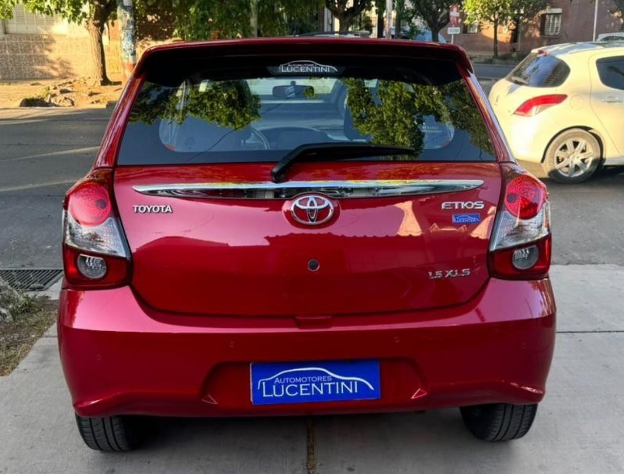 Toyota Etios Usado Financiado en Mendoza, deRuedas