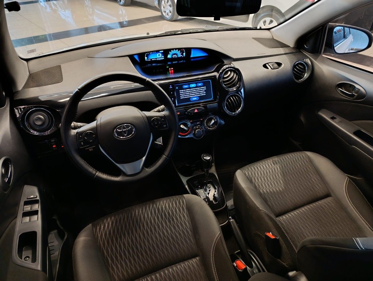 Toyota Etios Usado Financiado en Córdoba, deRuedas