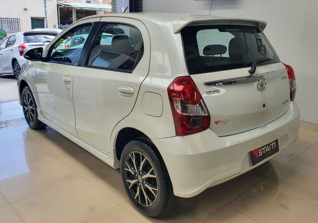 Toyota Etios Usado Financiado en Mendoza, deRuedas