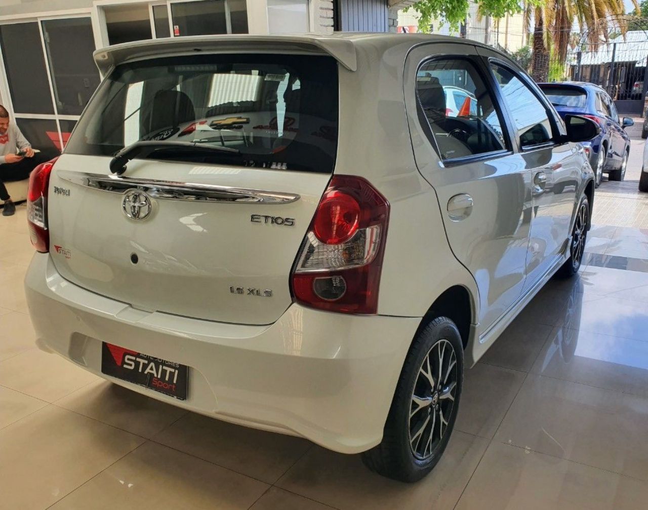 Toyota Etios Usado Financiado en Mendoza, deRuedas