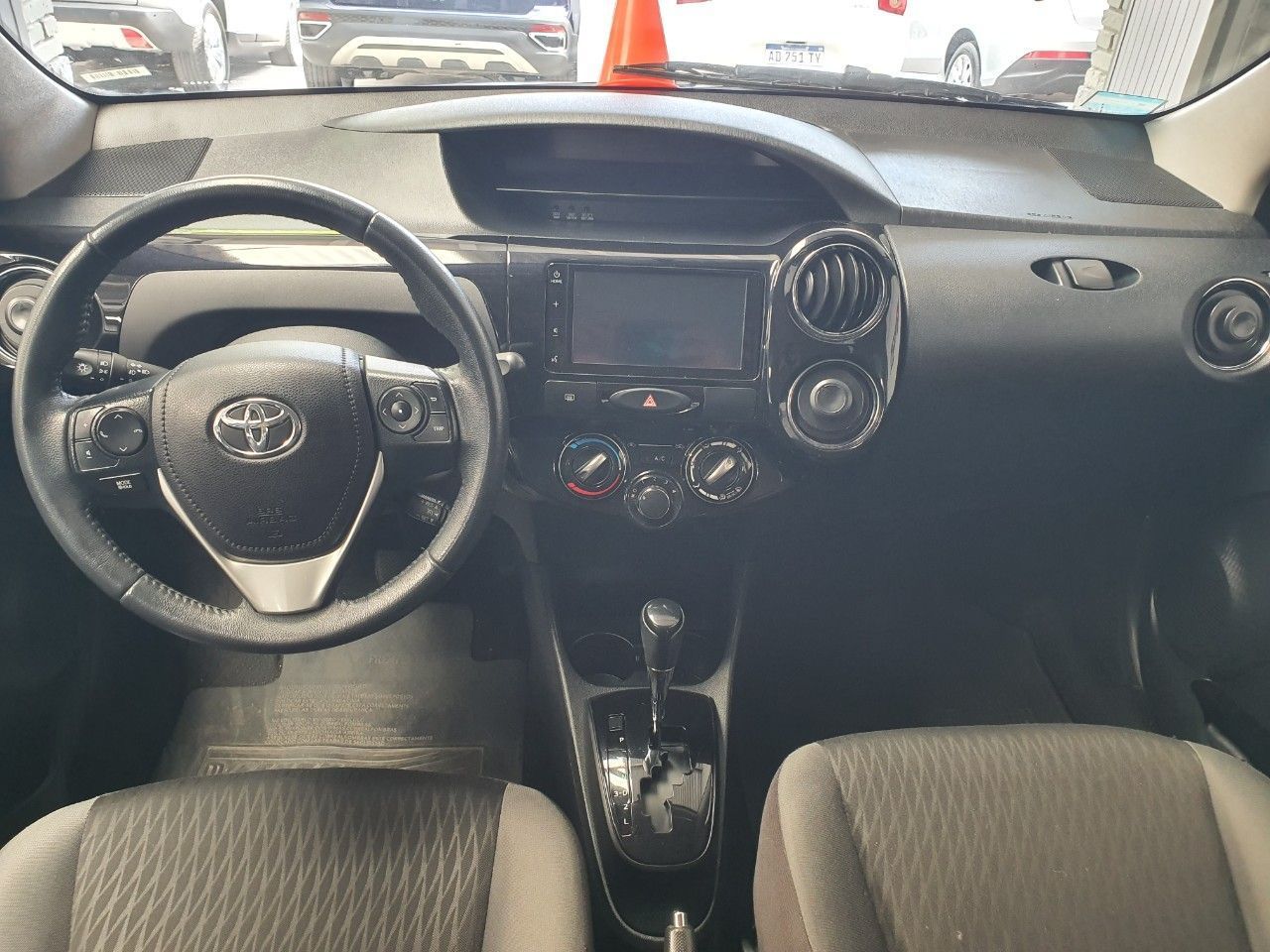 Toyota Etios Usado Financiado en Mendoza, deRuedas