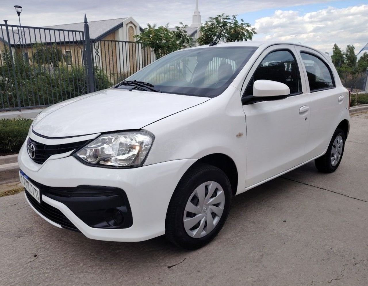 Toyota Etios Usado en Mendoza, deRuedas