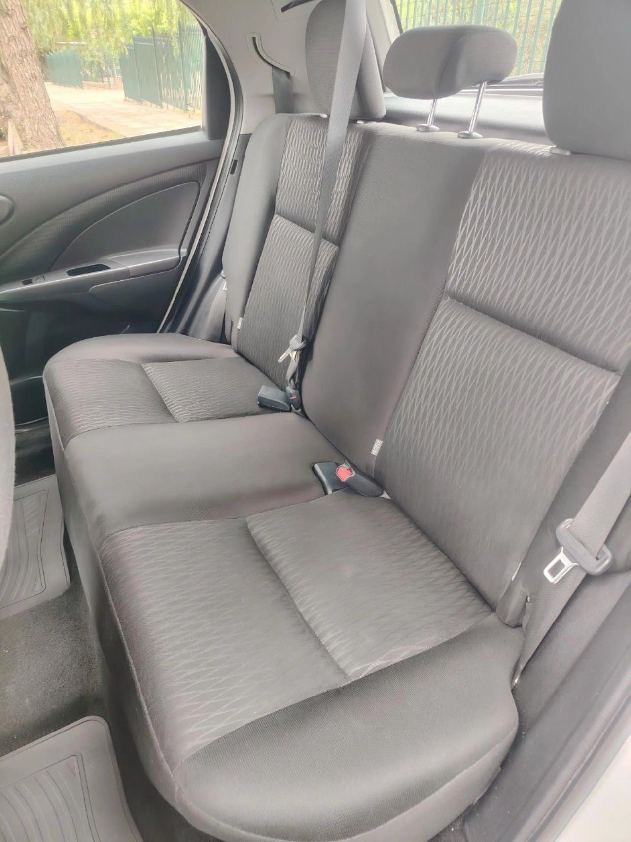 Toyota Etios Usado en Mendoza, deRuedas