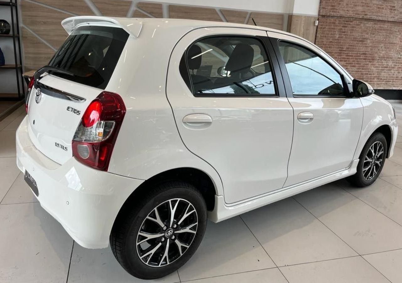 Toyota Etios Nuevo en Córdoba, deRuedas