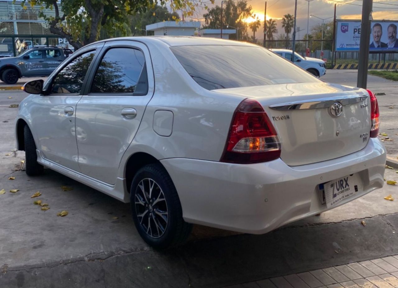 Toyota Etios Usado en Mendoza, deRuedas