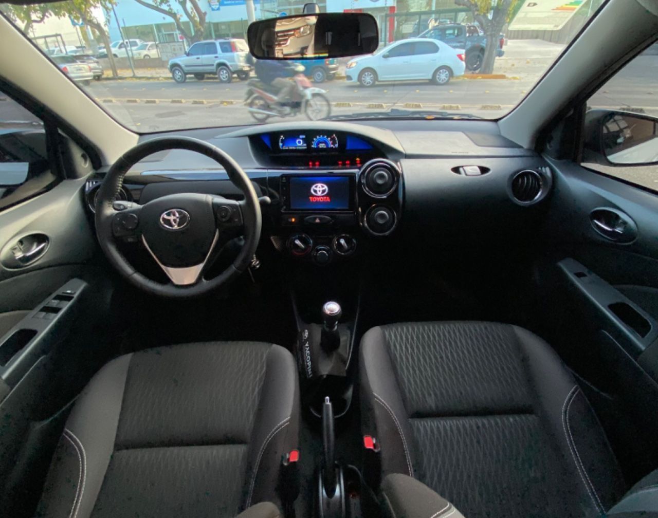Toyota Etios Usado en Mendoza, deRuedas