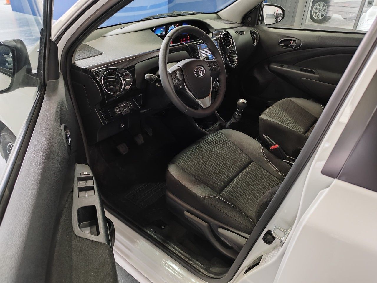 Toyota Etios Usado en Mendoza, deRuedas