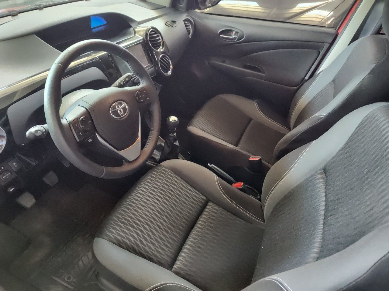 Toyota Etios Usado en Mendoza, deRuedas
