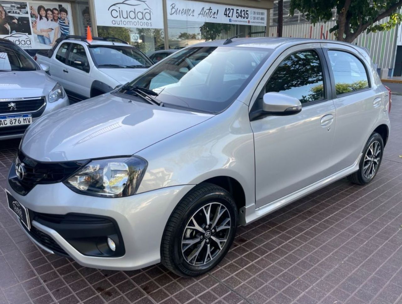 Toyota Etios Usado Financiado en Mendoza, deRuedas