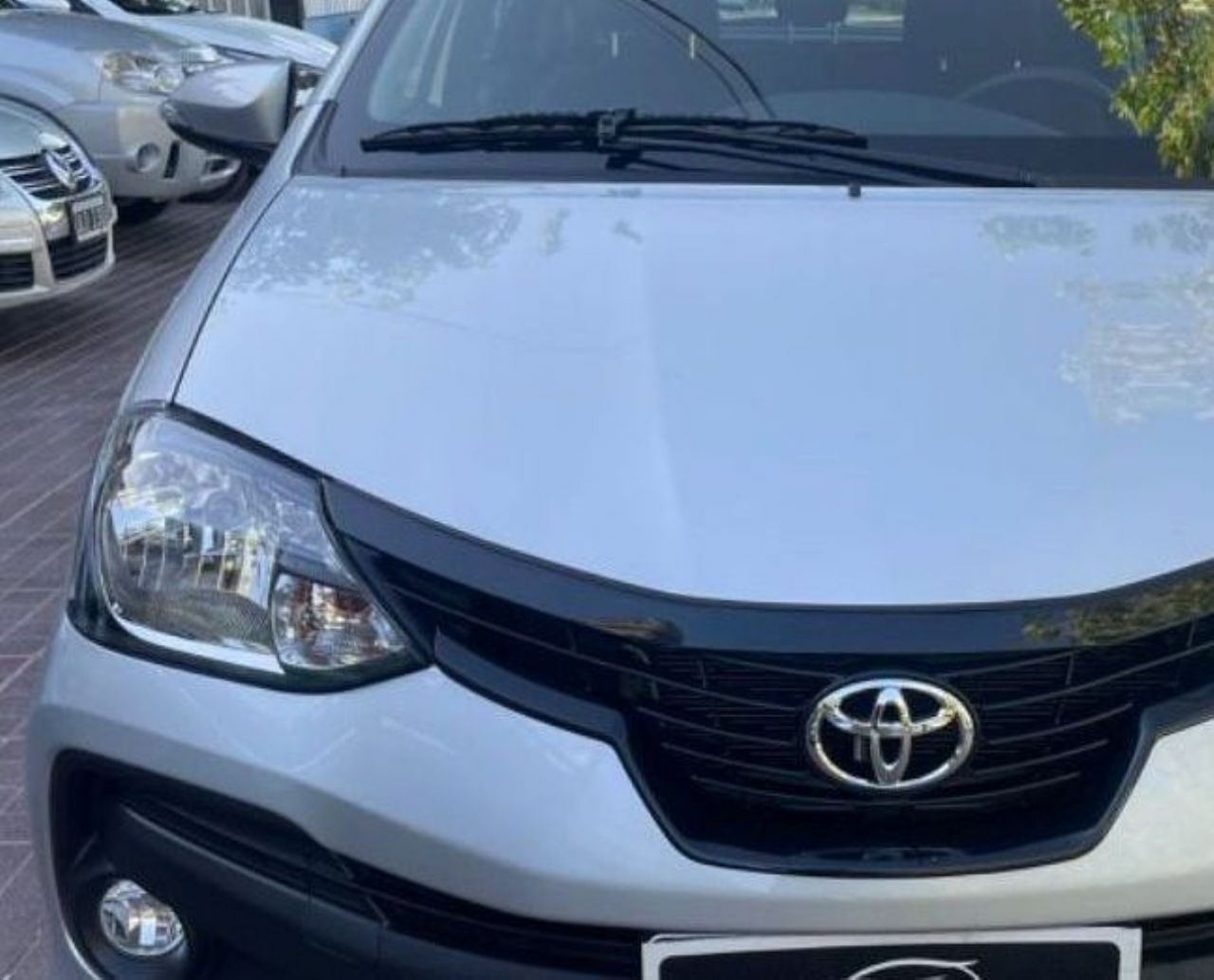 Toyota Etios Usado Financiado en Mendoza, deRuedas