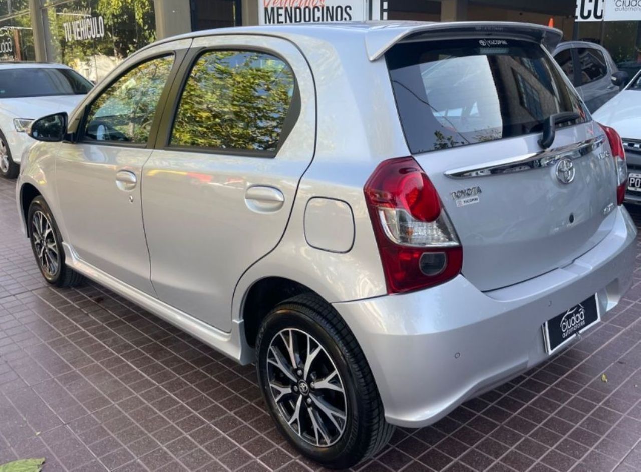 Toyota Etios Usado Financiado en Mendoza, deRuedas