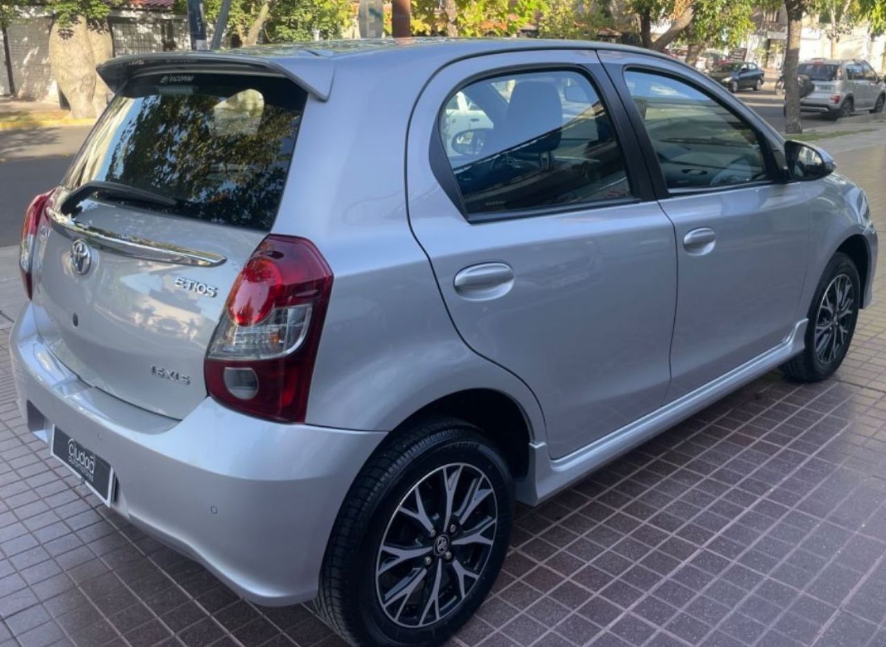 Toyota Etios Usado Financiado en Mendoza, deRuedas