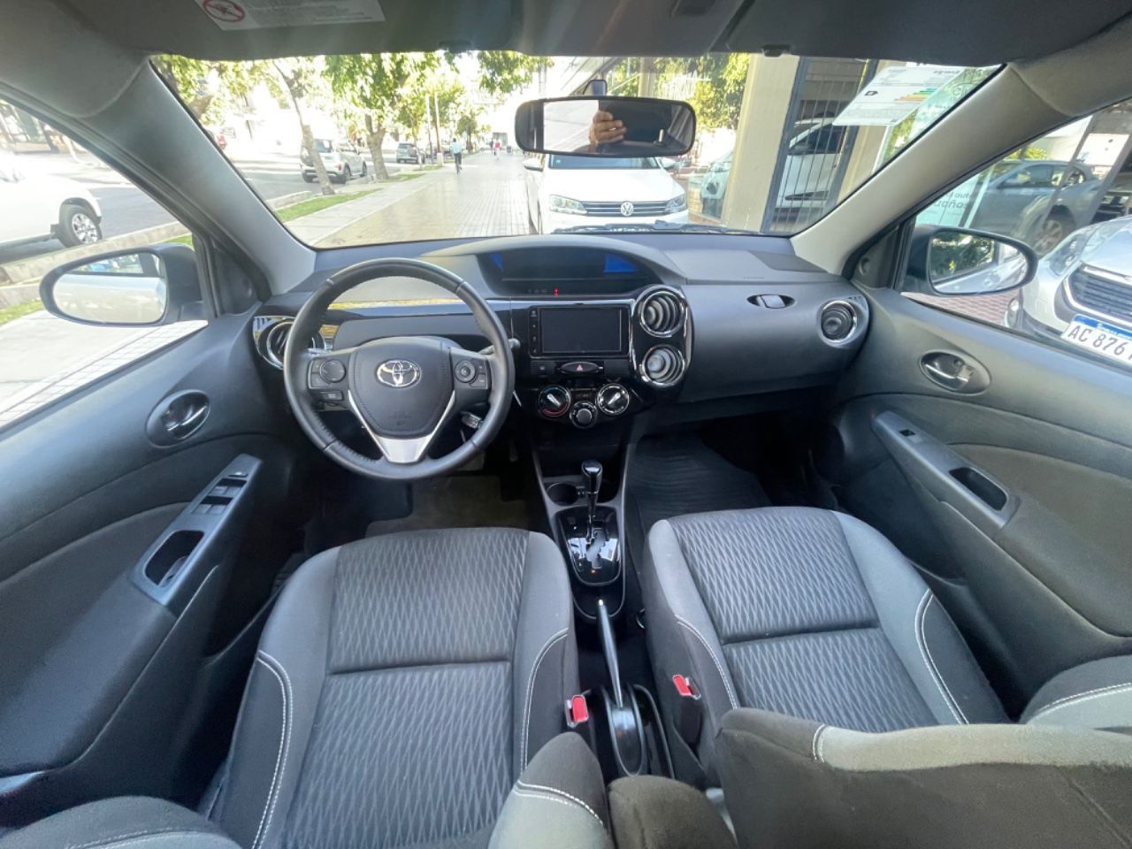 Toyota Etios Usado Financiado en Mendoza, deRuedas