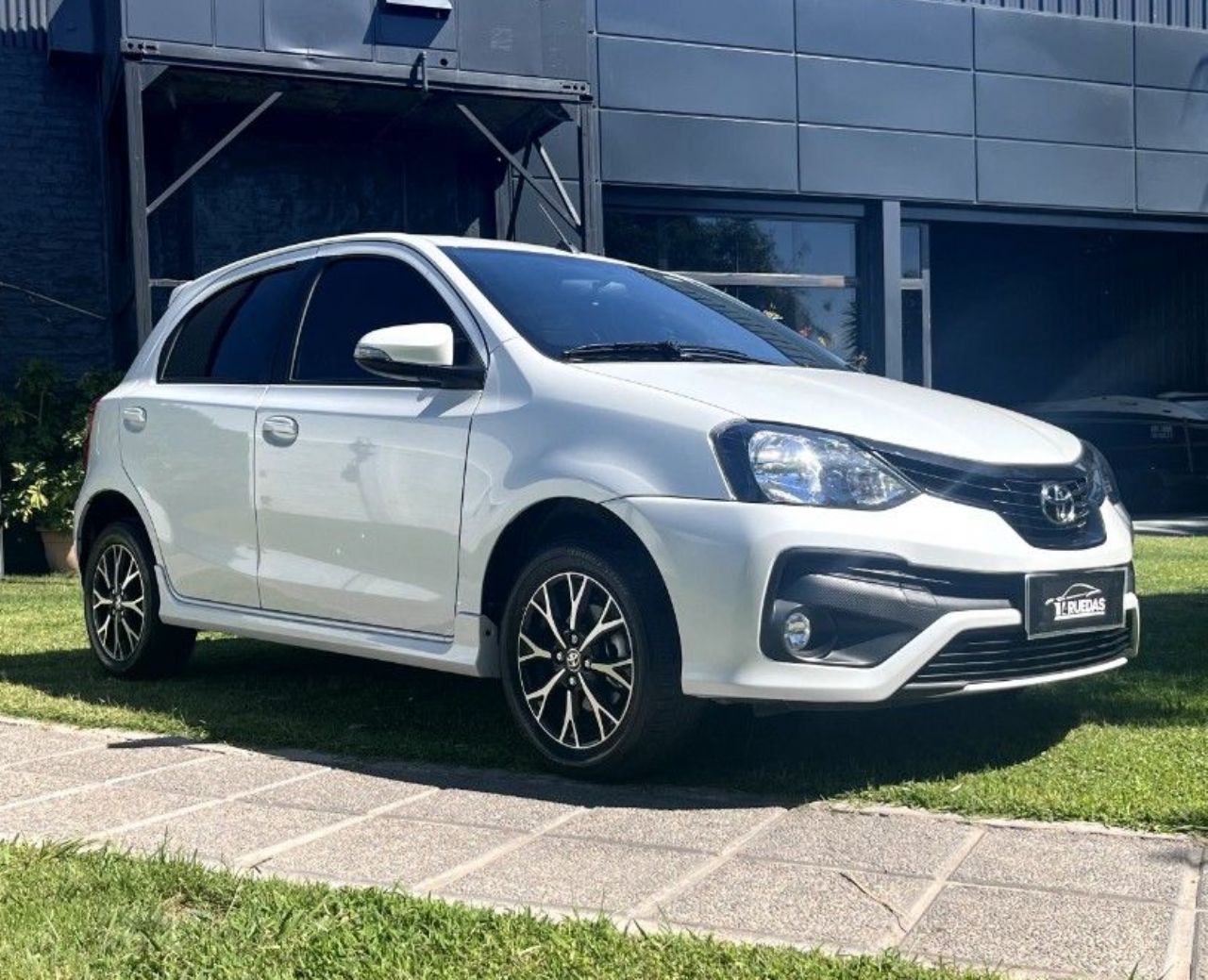 Toyota Etios Usado en Mendoza, deRuedas