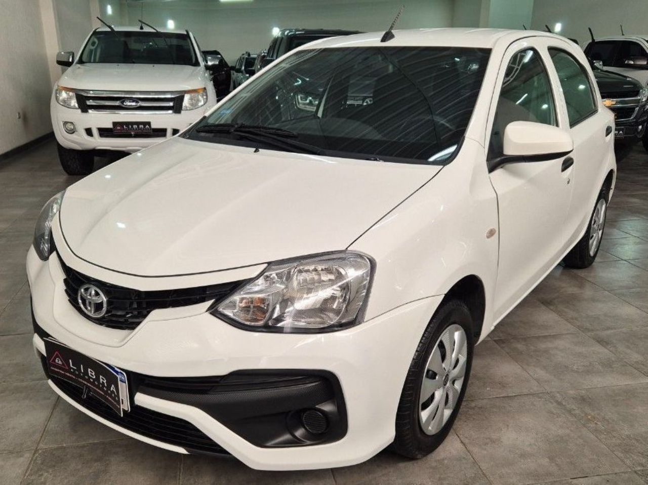 Toyota Etios Usado Financiado en Mendoza, deRuedas
