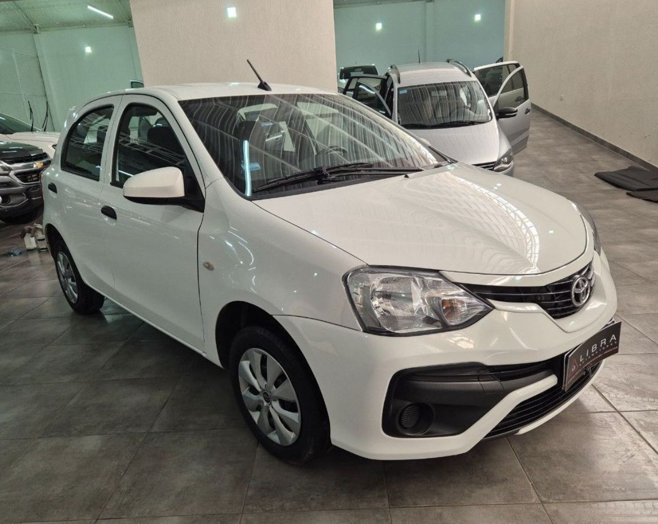 Toyota Etios Usado Financiado en Mendoza, deRuedas