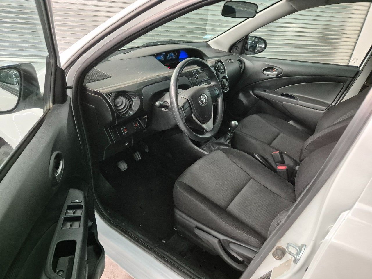 Toyota Etios Usado Financiado en Mendoza, deRuedas