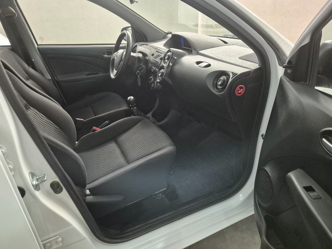 Toyota Etios Usado Financiado en Mendoza, deRuedas