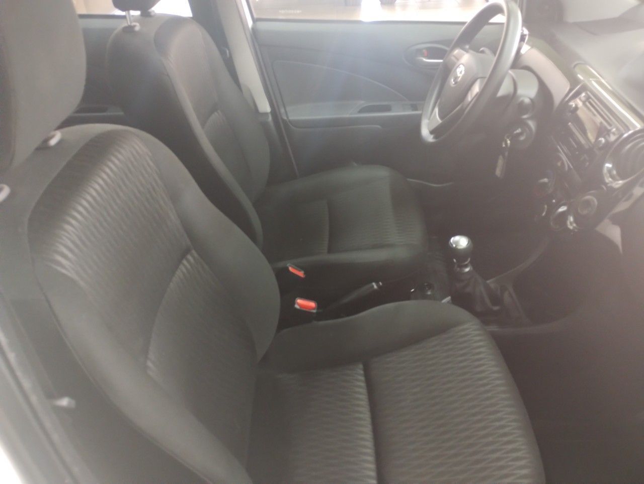 Toyota Etios Usado en Mendoza, deRuedas