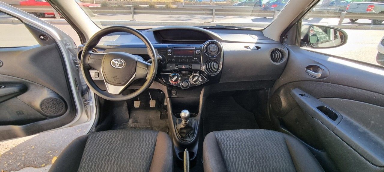 Toyota Etios Usado en Mendoza, deRuedas