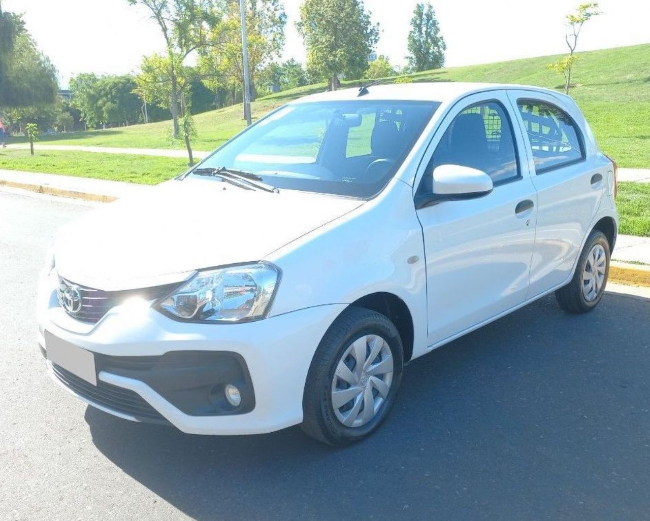 Toyota Etios Usada en Mendoza, deRuedas