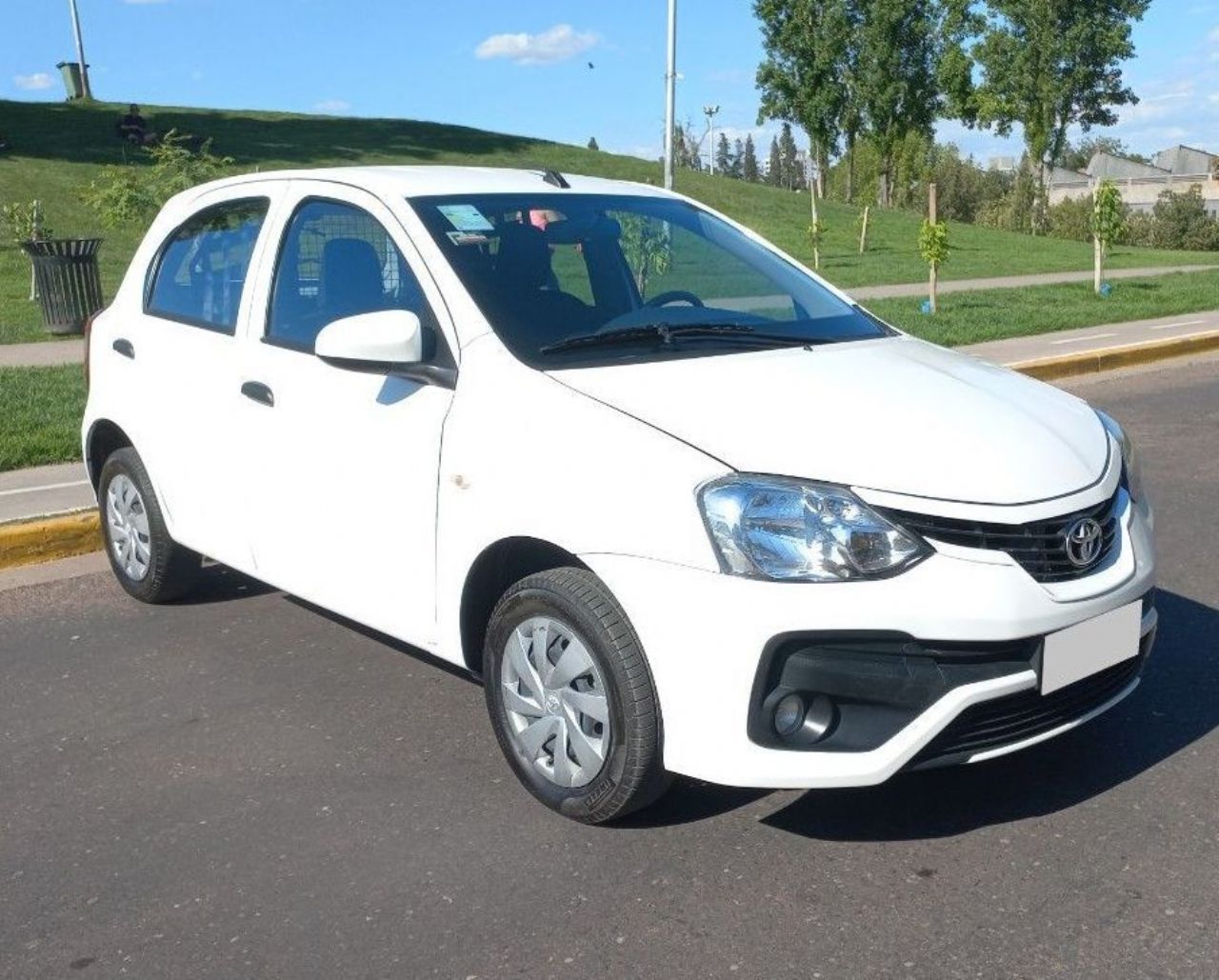 Toyota Etios Usada en Mendoza, deRuedas