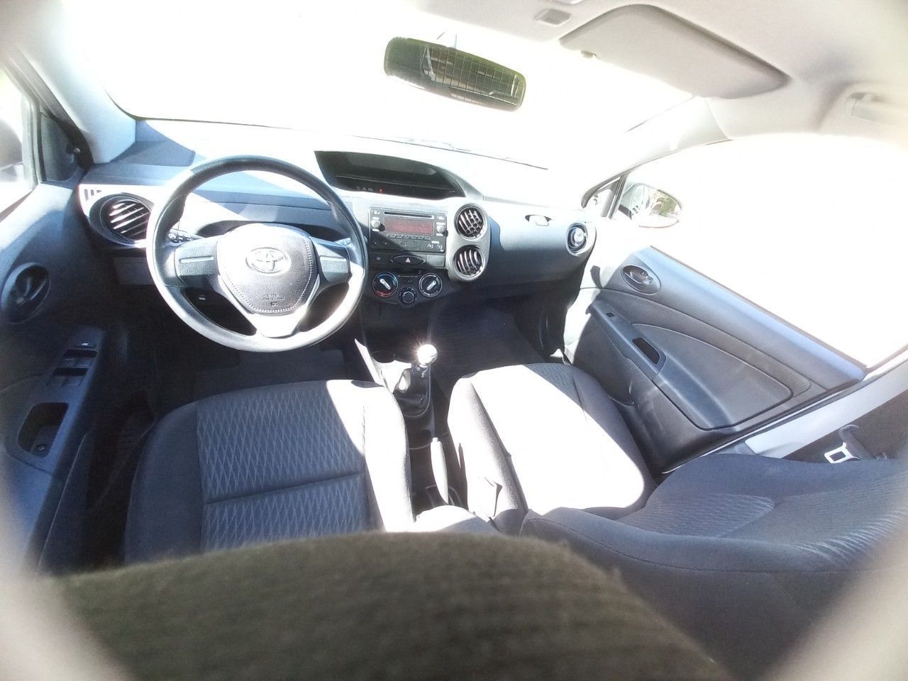 Toyota Etios Usada en Mendoza, deRuedas