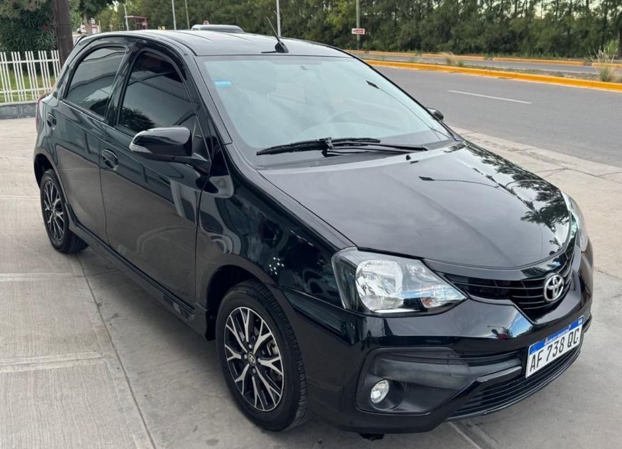 Toyota Etios Usado en Mendoza, deRuedas