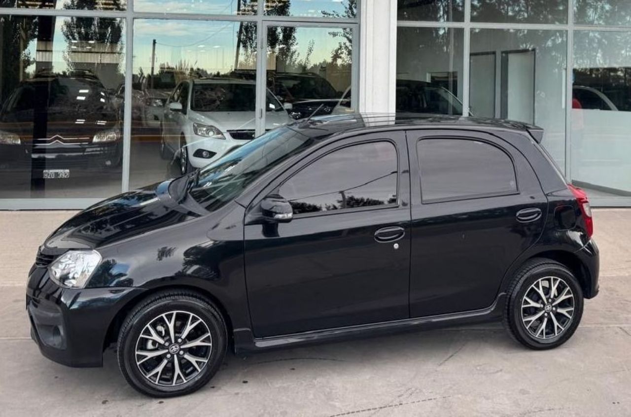 Toyota Etios Usado en Mendoza, deRuedas